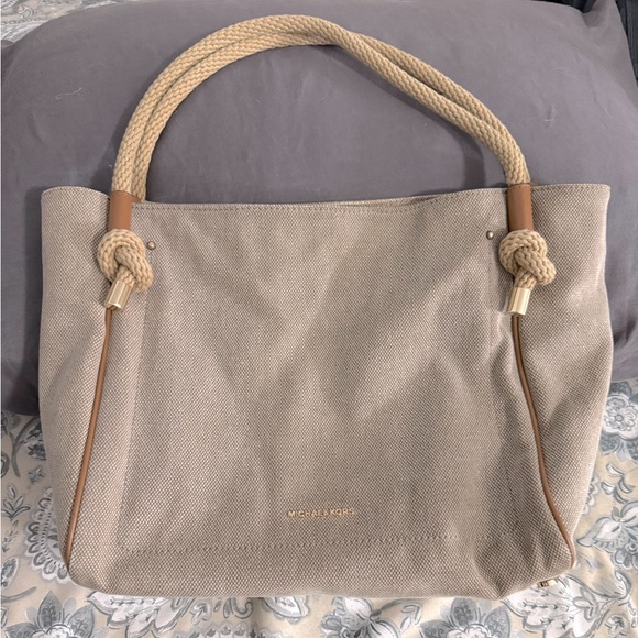 Michael Kors Isla Grab Bag EUC - Picture 1 of 12
